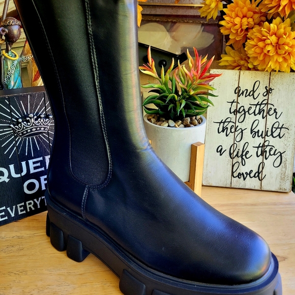 Extreme Chunky Sole Calf High Chelsea Boots - Picture 10 of 10